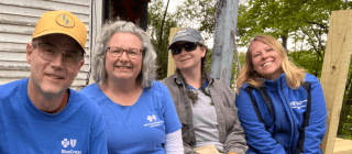 employees volunteering 