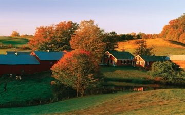 Vermont farm with foliage