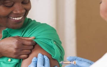 woman receiving a flu shot