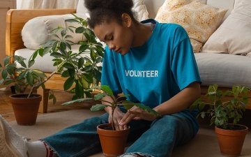 Climate Volunteer potting plants