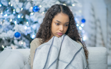 girl looking sad during the holidays