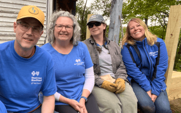 employees volunteering