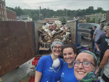 Blue Cross Employees Volunteering